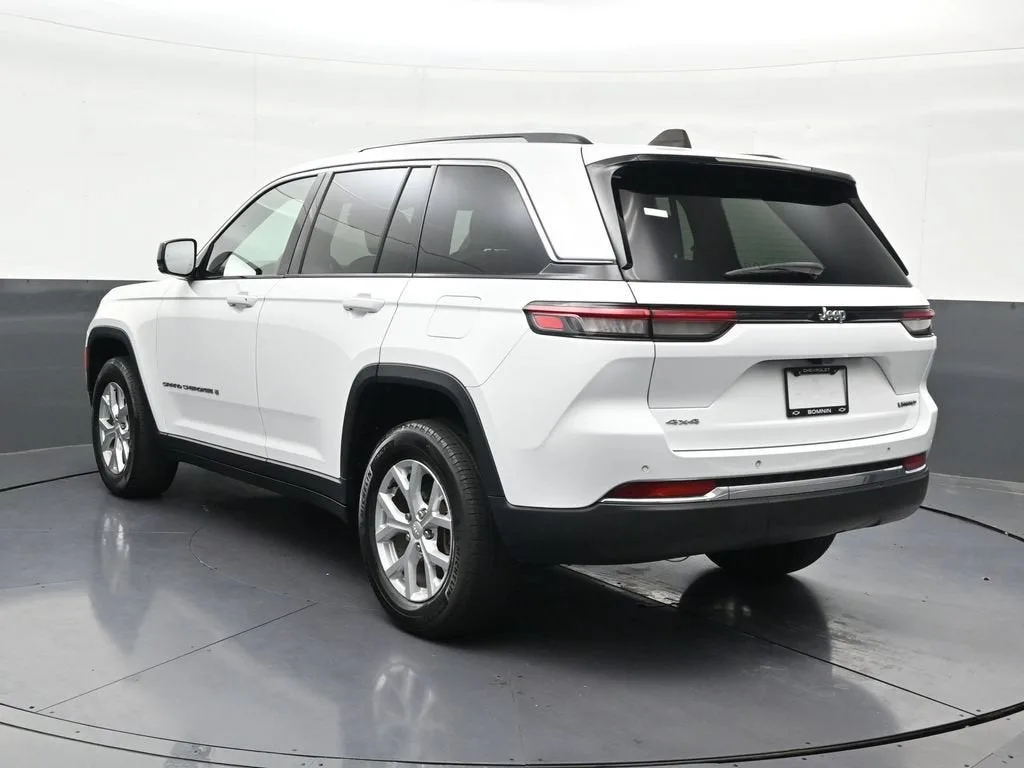 2023 Jeep Grand Cherokee Limited 4x4 photo 3