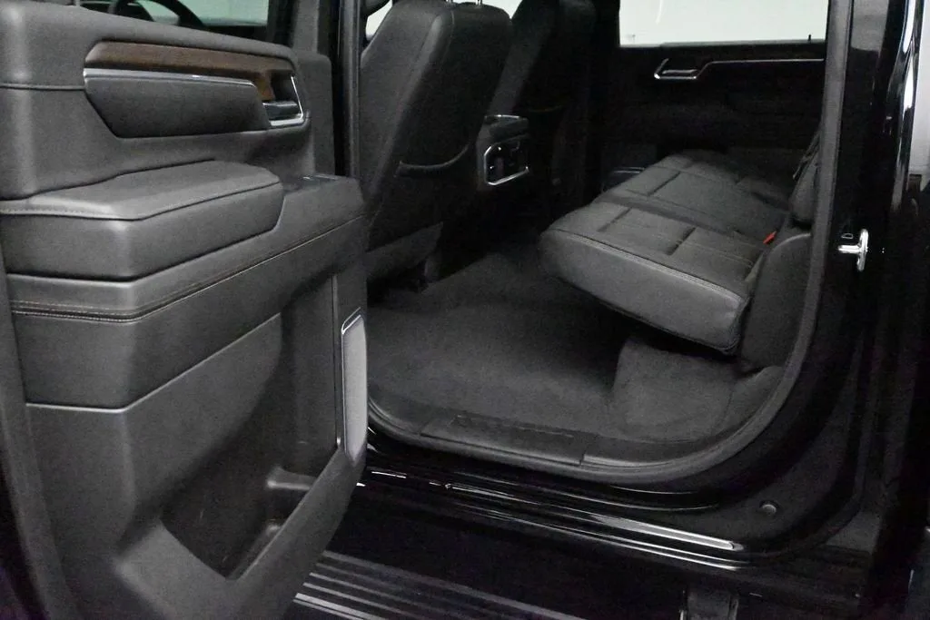 2024 Chevrolet Silverado 2500 HD High Country photo 11