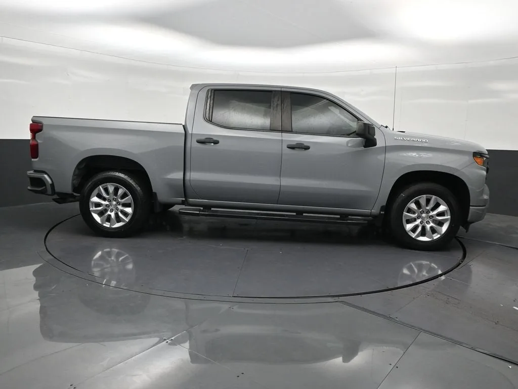 2024 Chevrolet Silverado 1500 Custom photo 7