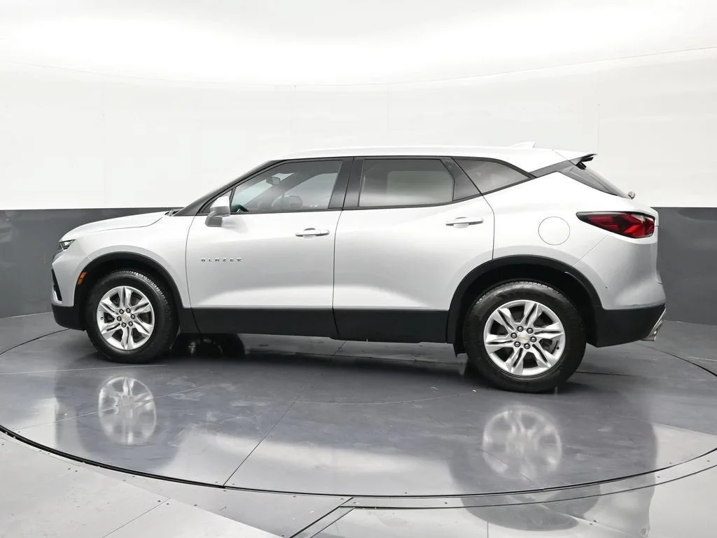 2020 Chevrolet Blazer LT photo 2