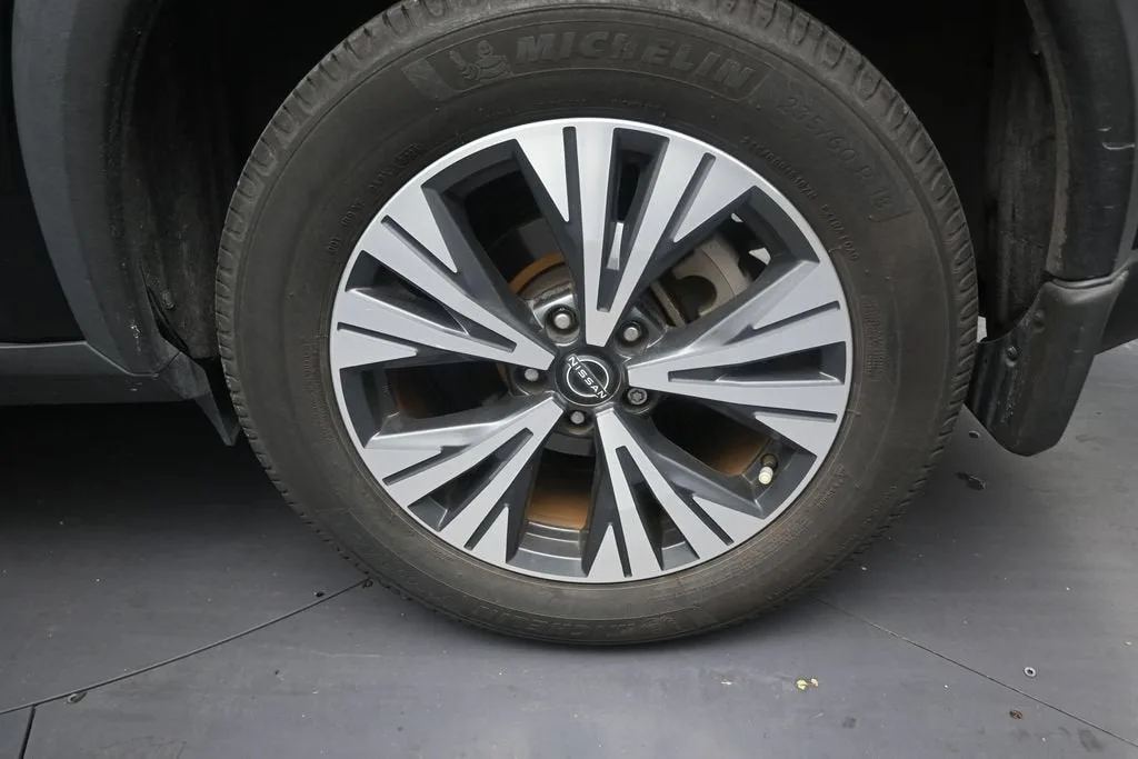 2022 Nissan Rogue SV photo 10