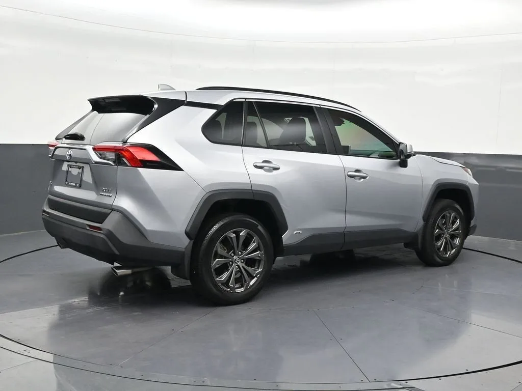 2024 Toyota RAV4 Hybrid XLE Premium photo 5