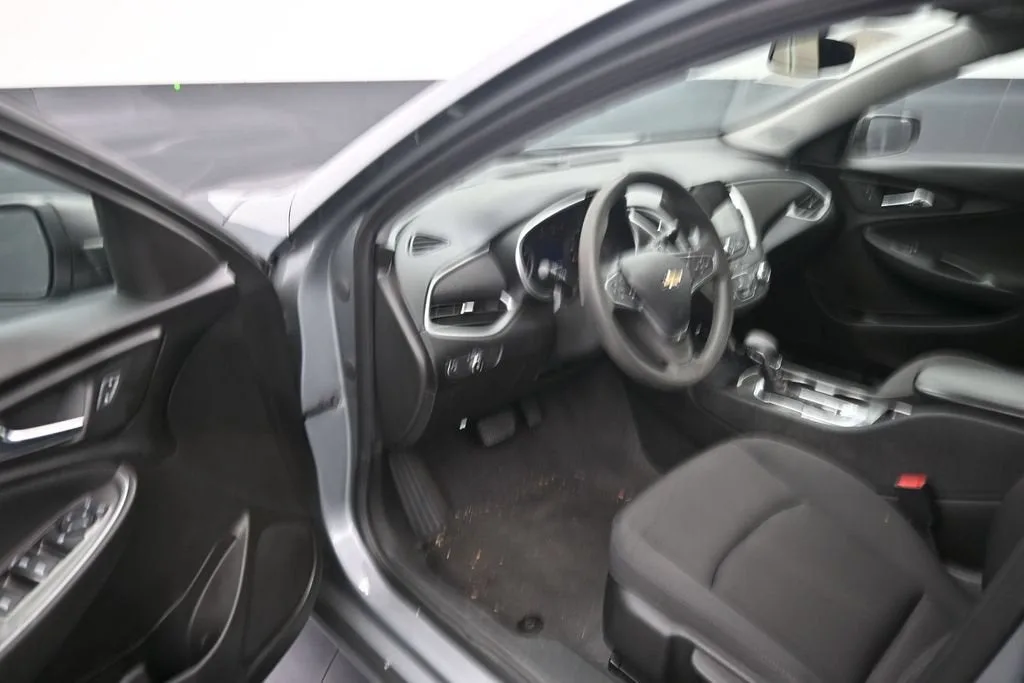 2023 Chevrolet Malibu LS photo 10