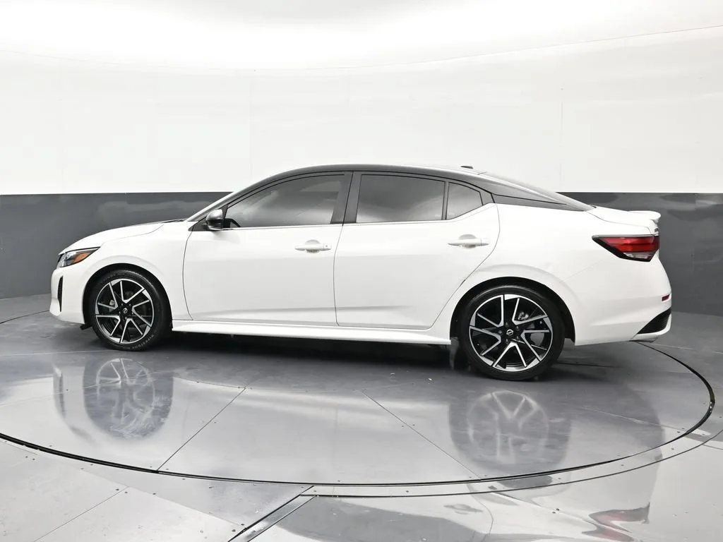 2024 Nissan Sentra SR Xtronic CVT photo 2