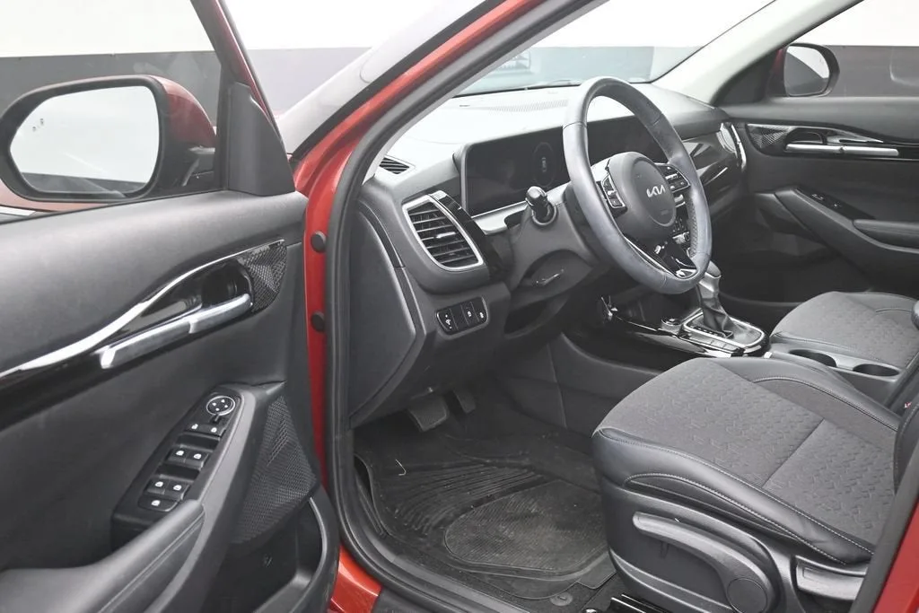 2024 Kia Seltos S photo 11