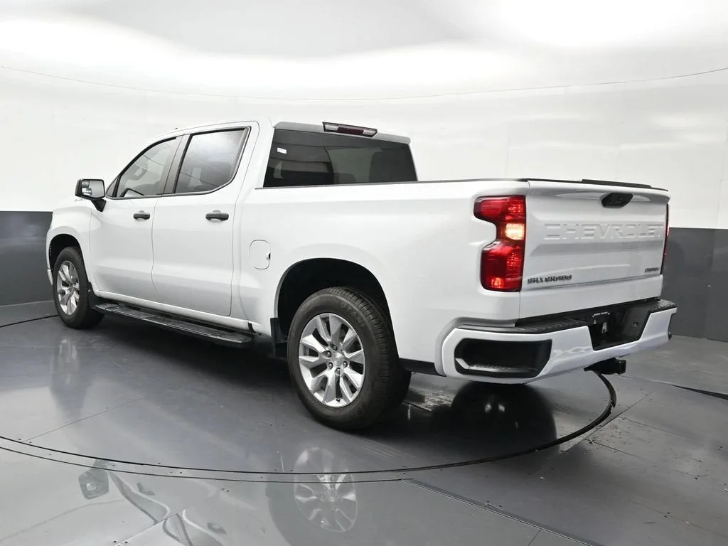 2023 Chevrolet Silverado 1500 Custom photo 3