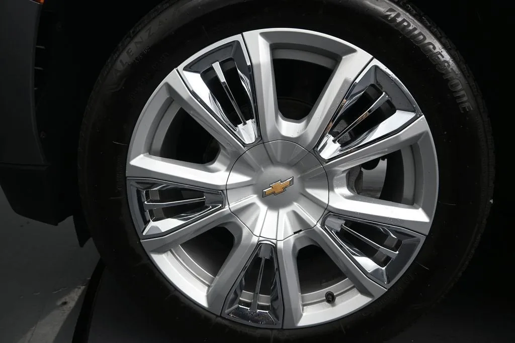 2021 Chevrolet Suburban High Country photo 11
