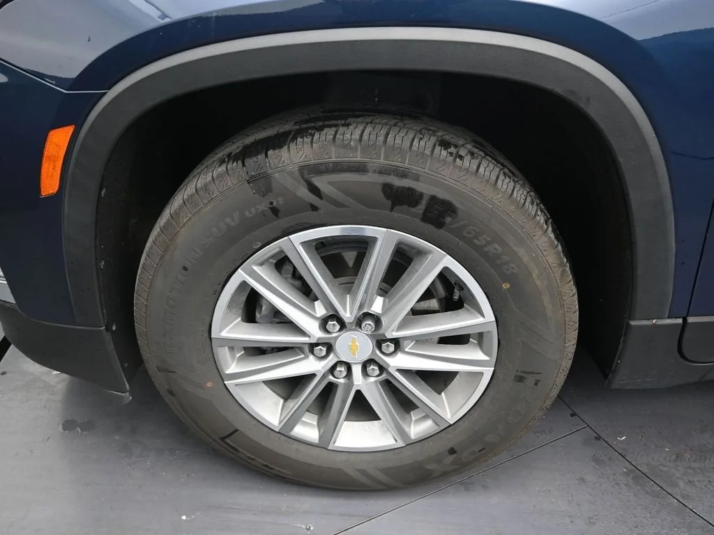 2023 Chevrolet Traverse LT Cloth photo 9