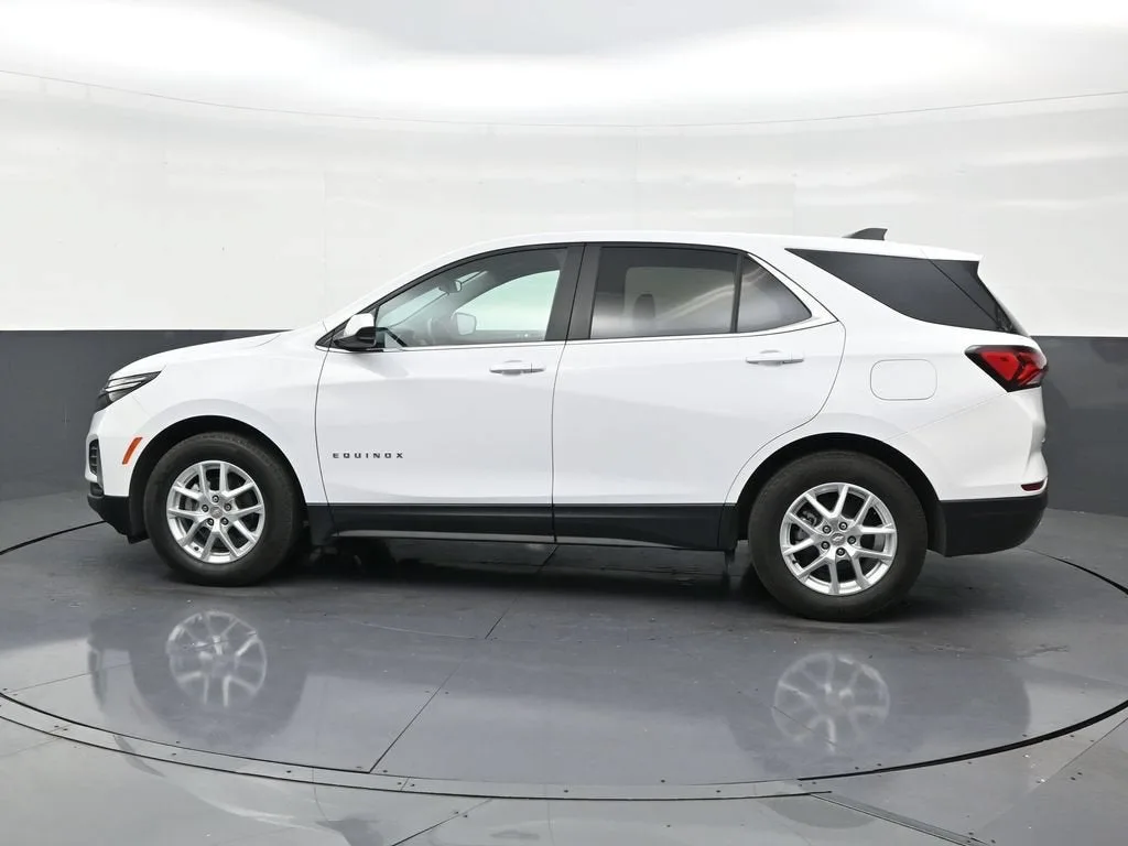 2021 Chevrolet Equinox LT photo 2