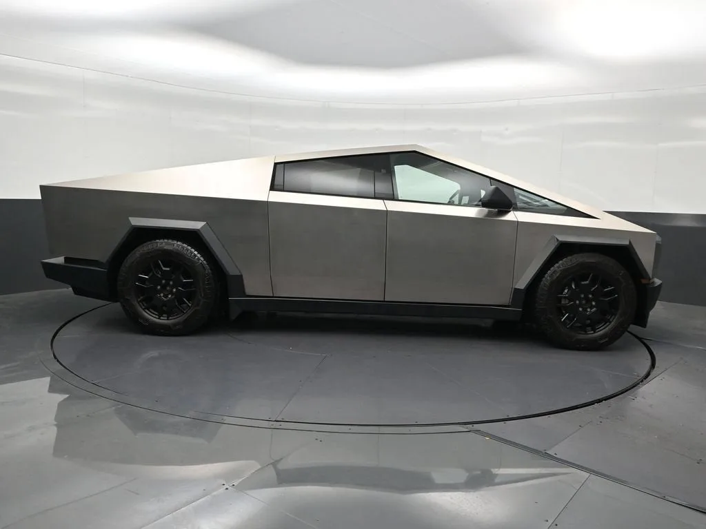 2024 Tesla Cybertruck All-Wheel Drive photo 6