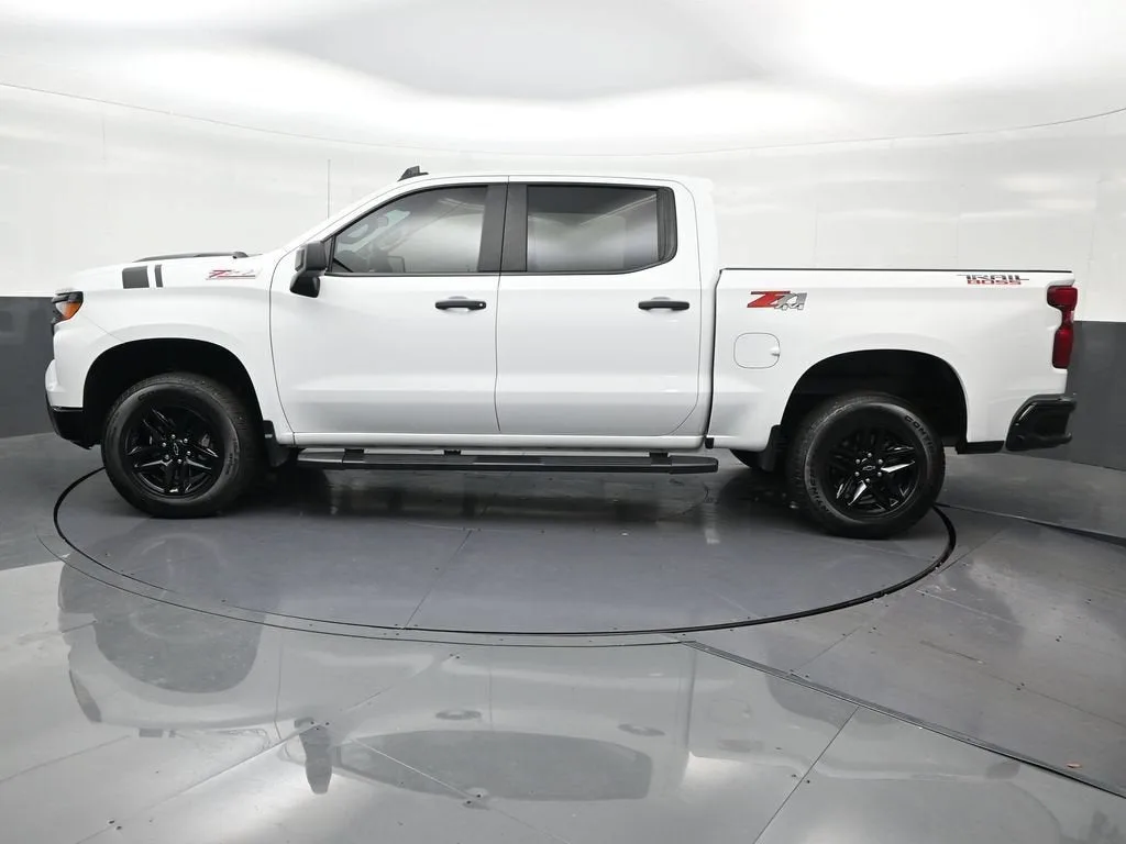2025 Chevrolet Silverado 1500 Custom Trail Boss photo 2