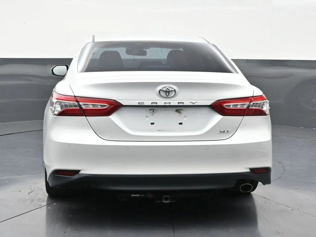 2018 Toyota Camry XLE photo 4