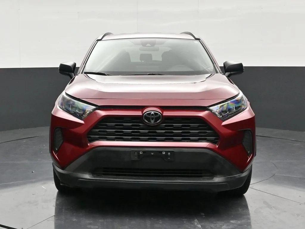 2021 Toyota RAV4 LE photo 8