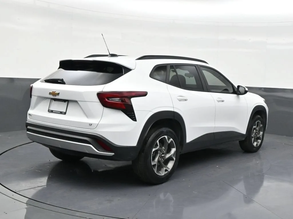 2024 Chevrolet Trax LT photo 5