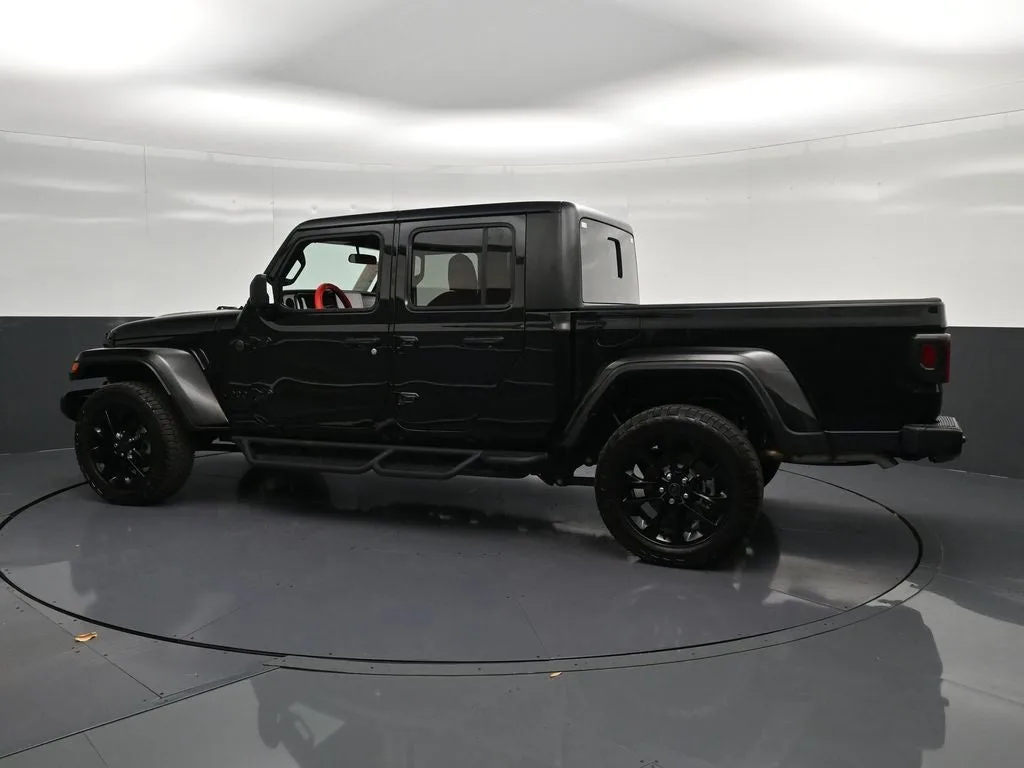 2025 Jeep Gladiator Nighthawk photo 8