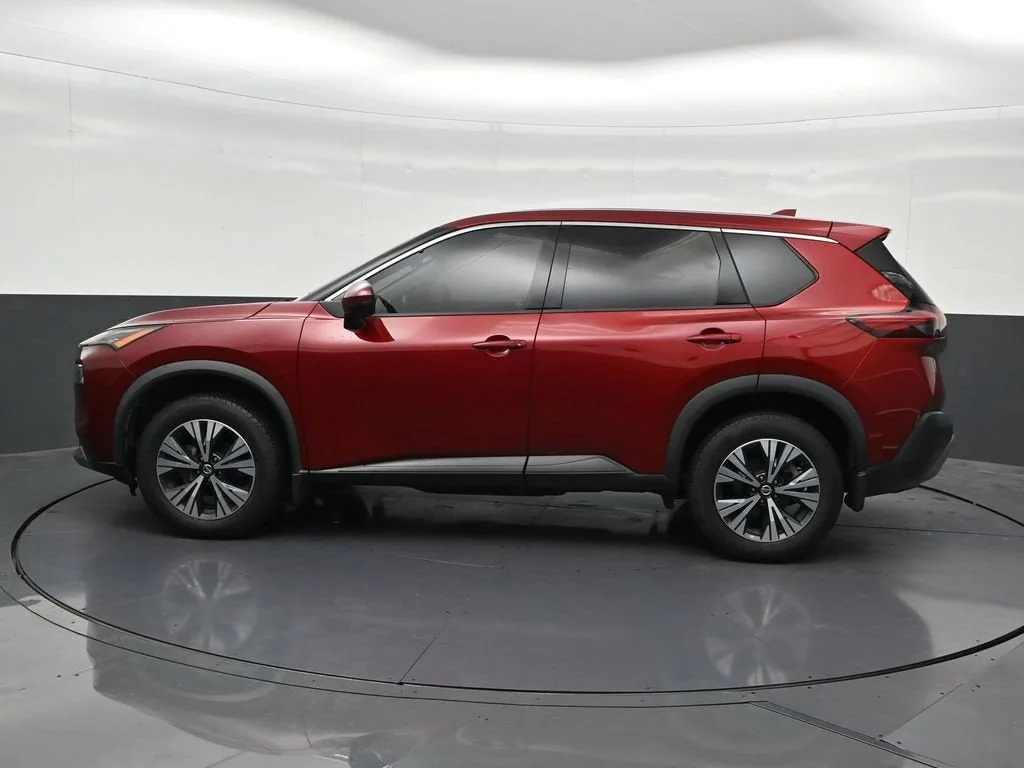2021 Nissan Rogue SV FWD photo 2