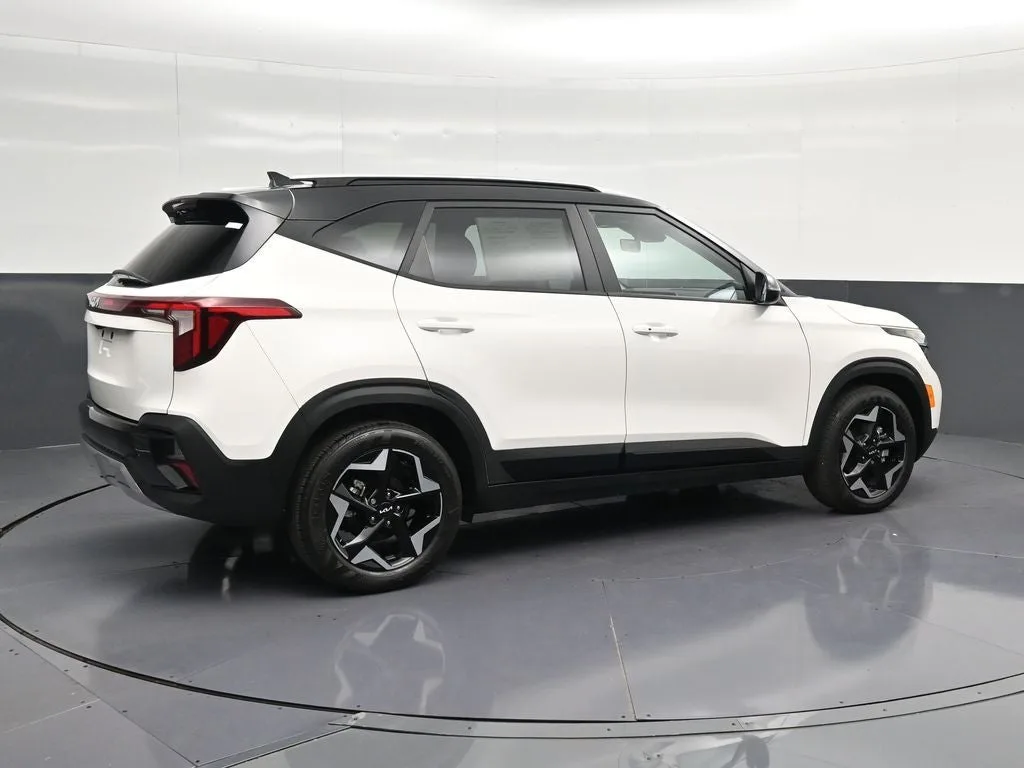 2025 Kia Seltos S photo 3
