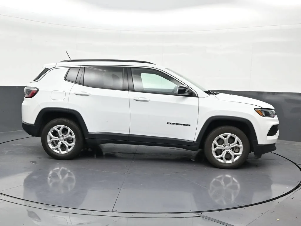 2024 Jeep Compass Latitude 4x4 photo 7
