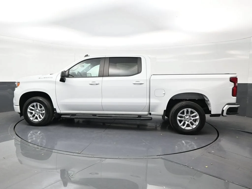 2023 Chevrolet Silverado 1500 RST photo 2