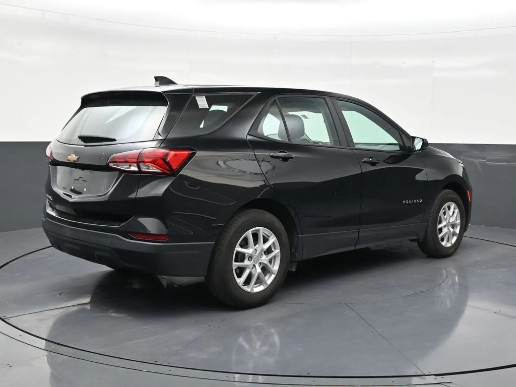 2024 Chevrolet Equinox LS photo 5
