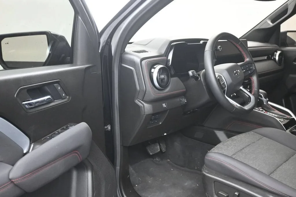 2025 Chevrolet Colorado Z71 photo 10