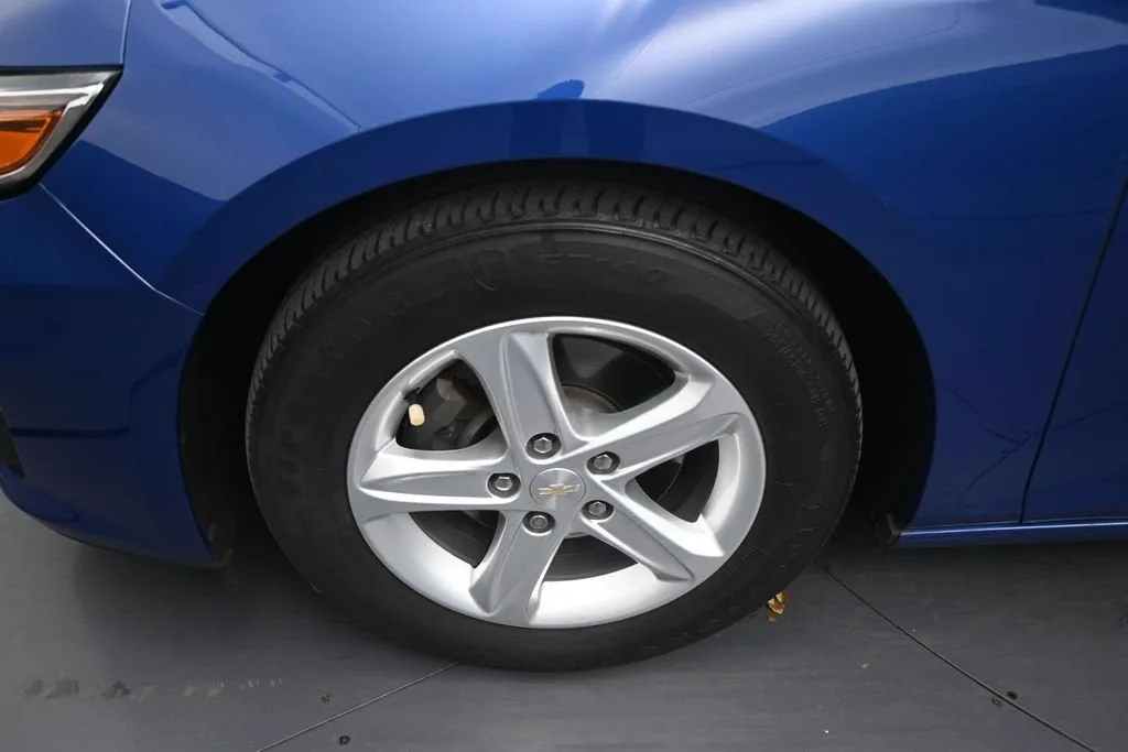 2023 Chevrolet Malibu LS photo 9