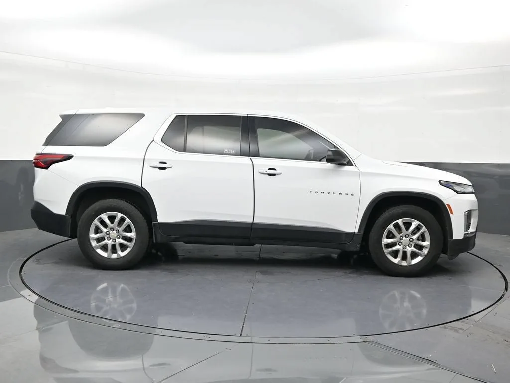 2023 Chevrolet Traverse LS photo 6