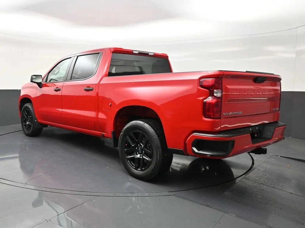 2023 Chevrolet Silverado 1500 Custom photo 3