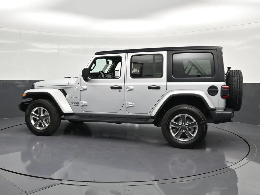 2022 Jeep Wrangler Unlimited Sahara photo 8