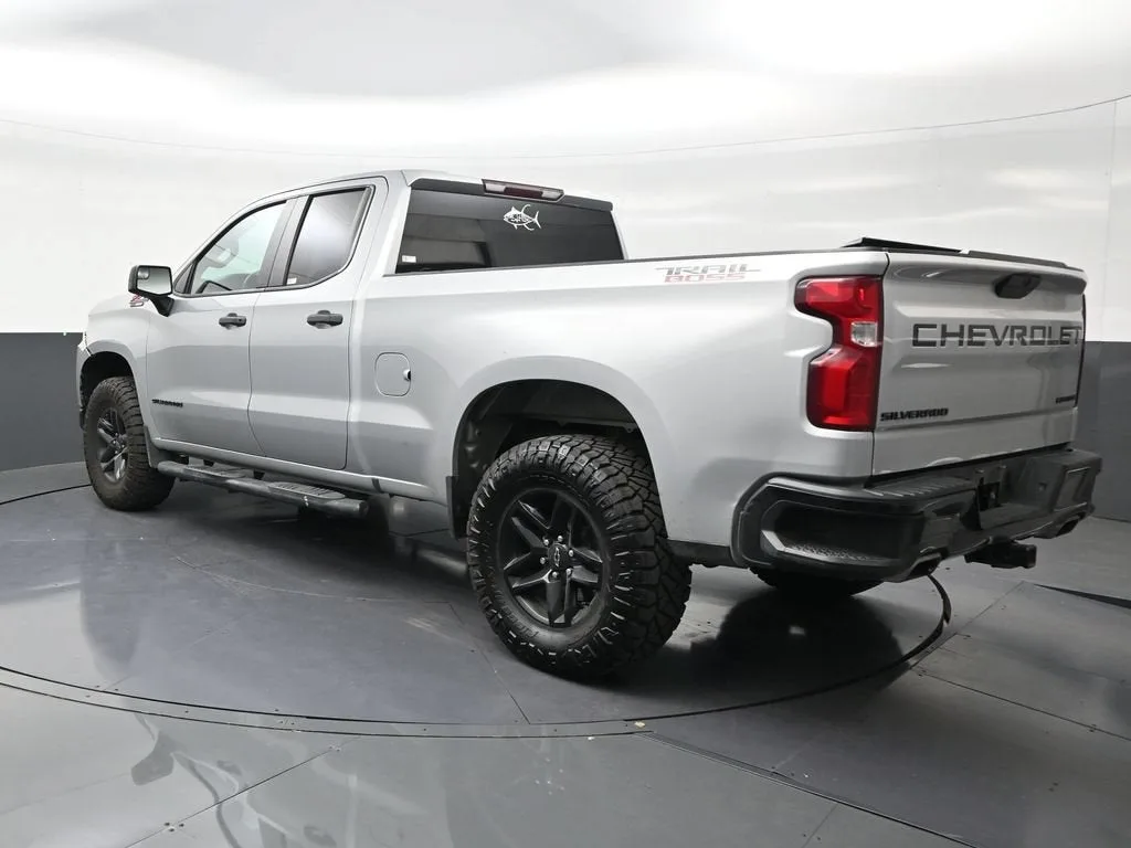 2019 Chevrolet Silverado 1500 Custom Trail Boss photo 3