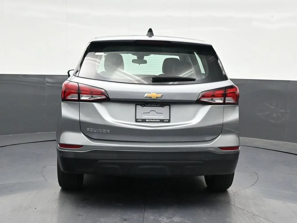 2024 Chevrolet Equinox LS photo 4