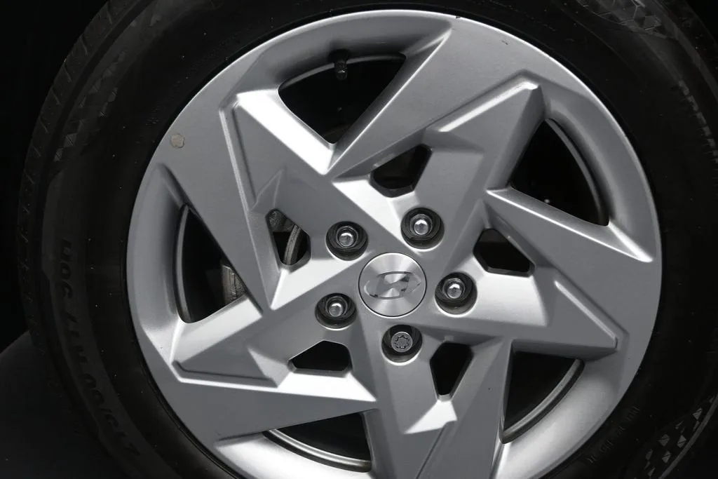 2025 Hyundai Kona SE photo 12