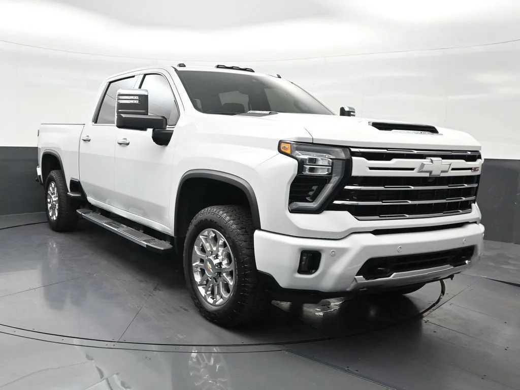 2025 Chevrolet Silverado 2500 HD LTZ photo 8