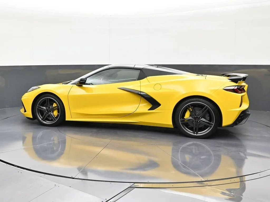 2026 Chevrolet Corvette Stingray 2LT photo 2