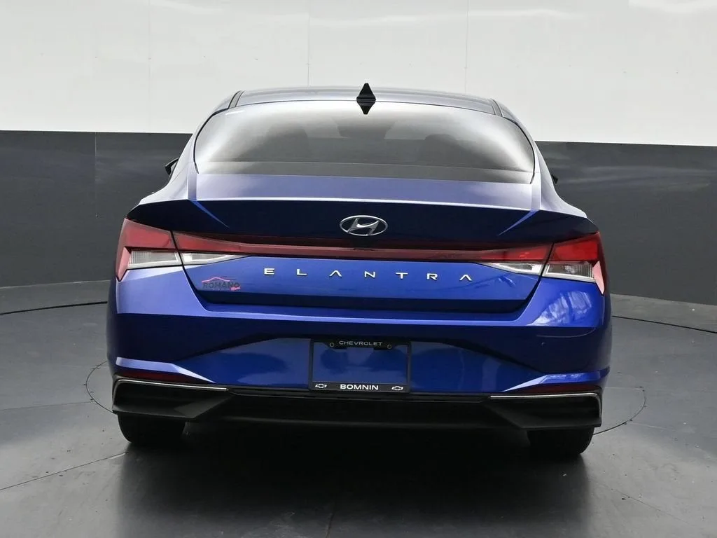 2023 Hyundai Elantra SEL photo 4