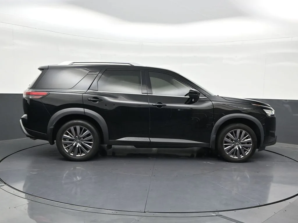 2022 Nissan Pathfinder SL 2WD photo 7