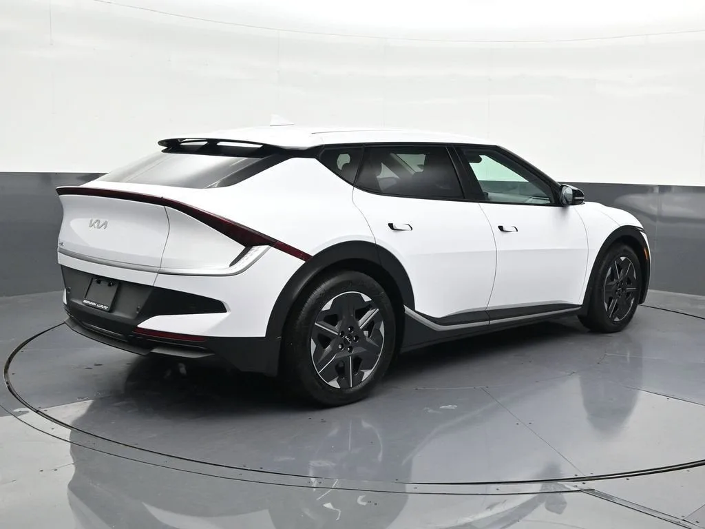 2025 Kia EV6 Light RWD photo 5