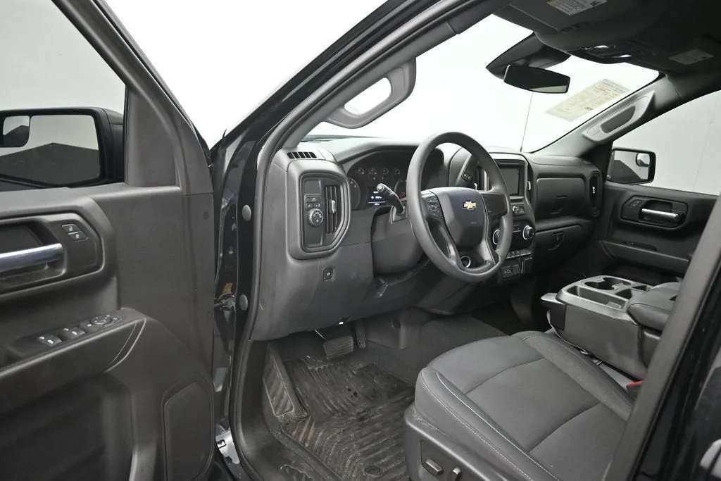 2022 Chevrolet Silverado 1500 LTD Custom photo 10