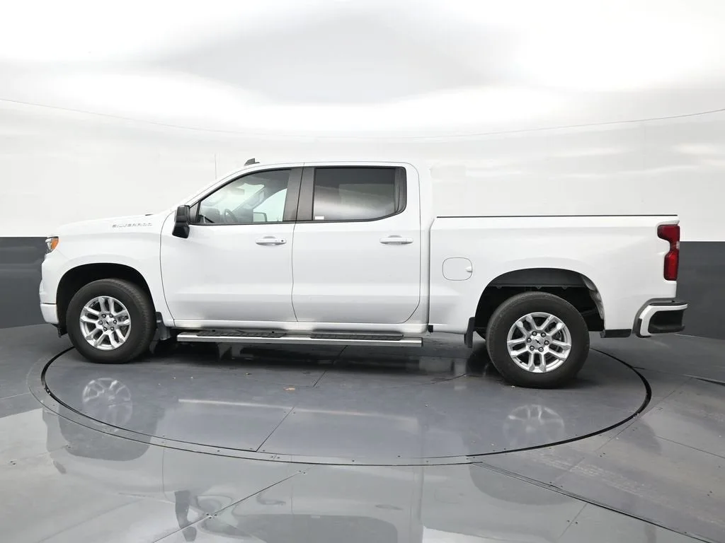 2024 Chevrolet Silverado 1500 RST photo 2