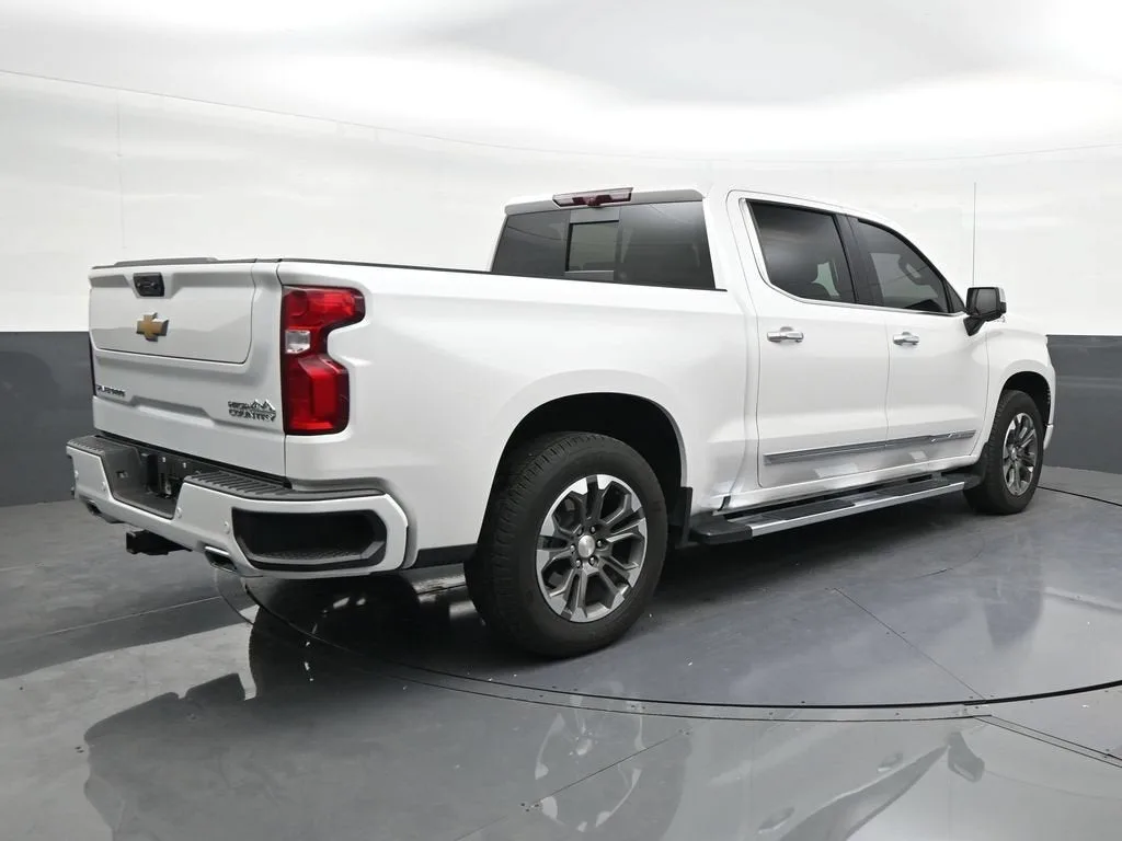 2024 Chevrolet Silverado 1500 High Country photo 5