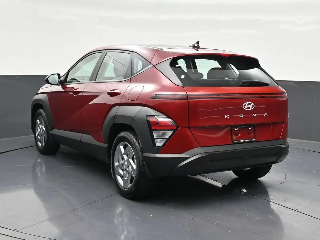 2025 Hyundai Kona SE photo 3