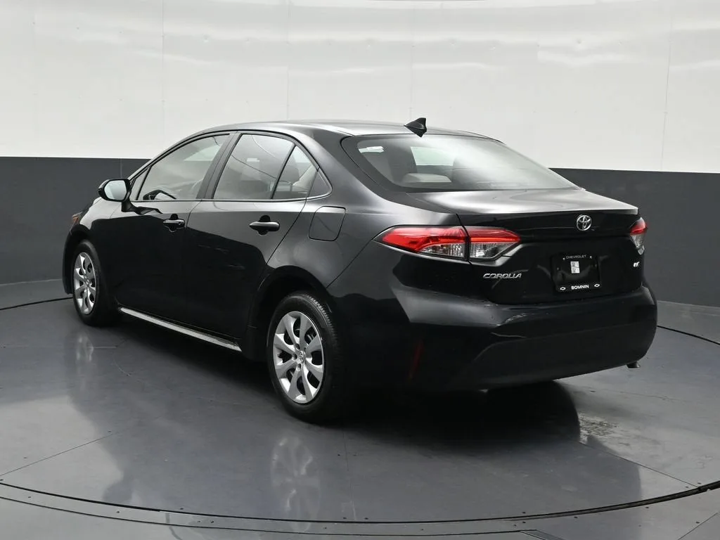 2025 Toyota Corolla LE photo 3
