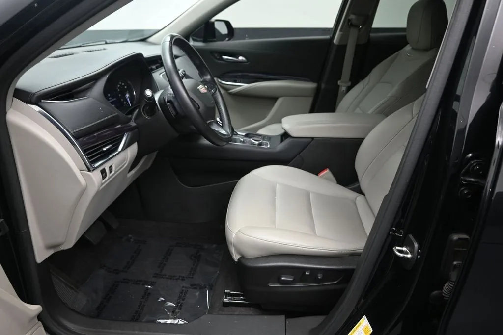 2023 Cadillac XT4 Luxury photo 11