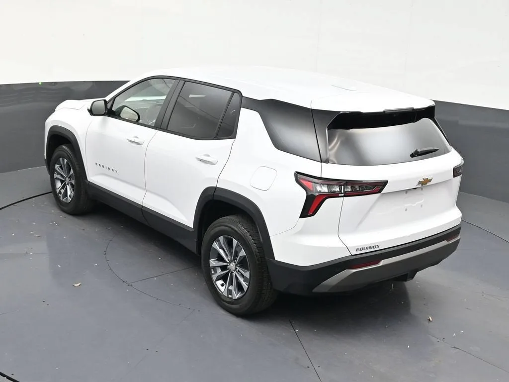 2026 Chevrolet Equinox LT photo 11