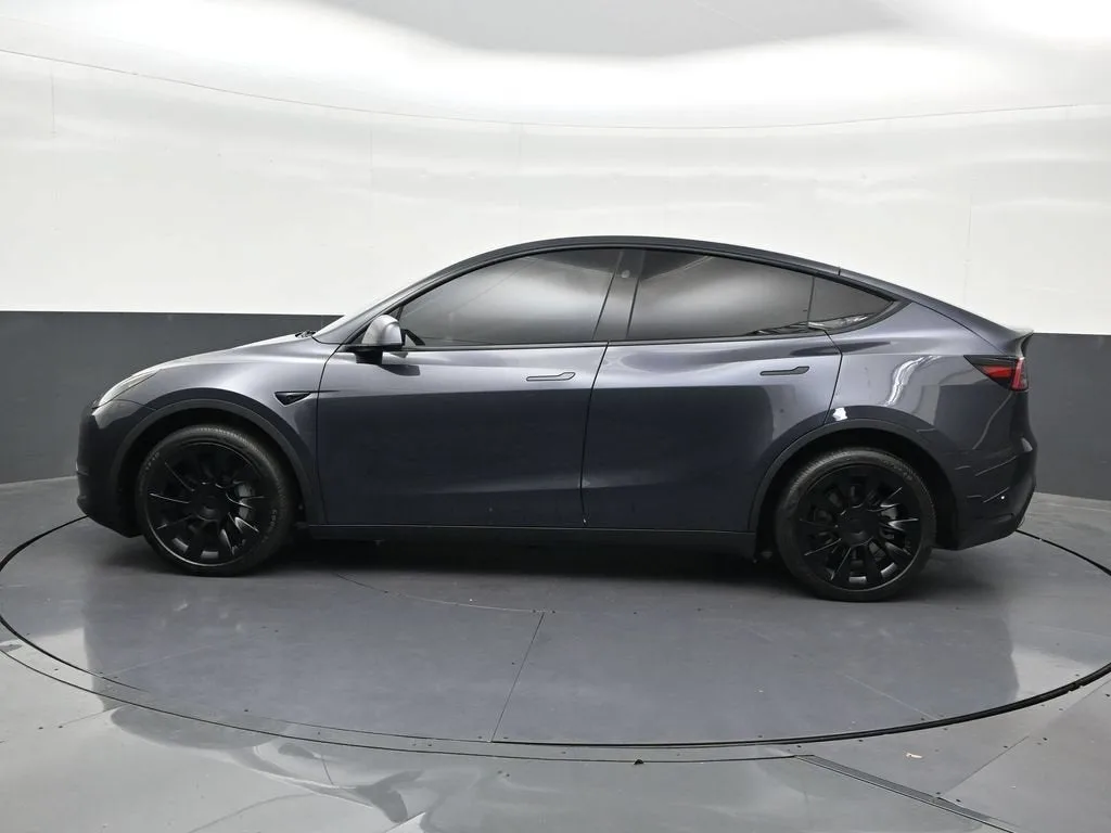 2024 Tesla Model Y Long Range photo 2