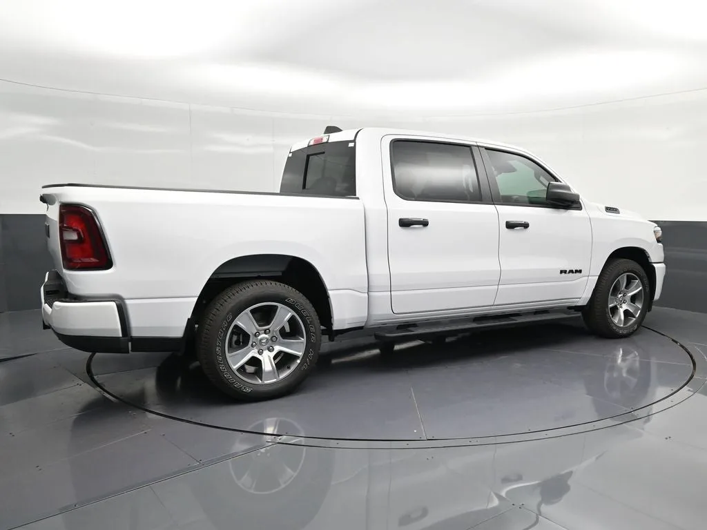 2025 RAM 1500 Tradesman photo 3