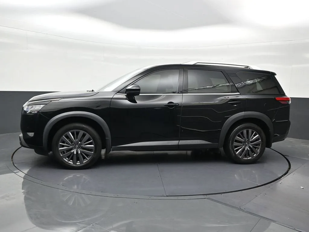 2022 Nissan Pathfinder SL 2WD photo 2