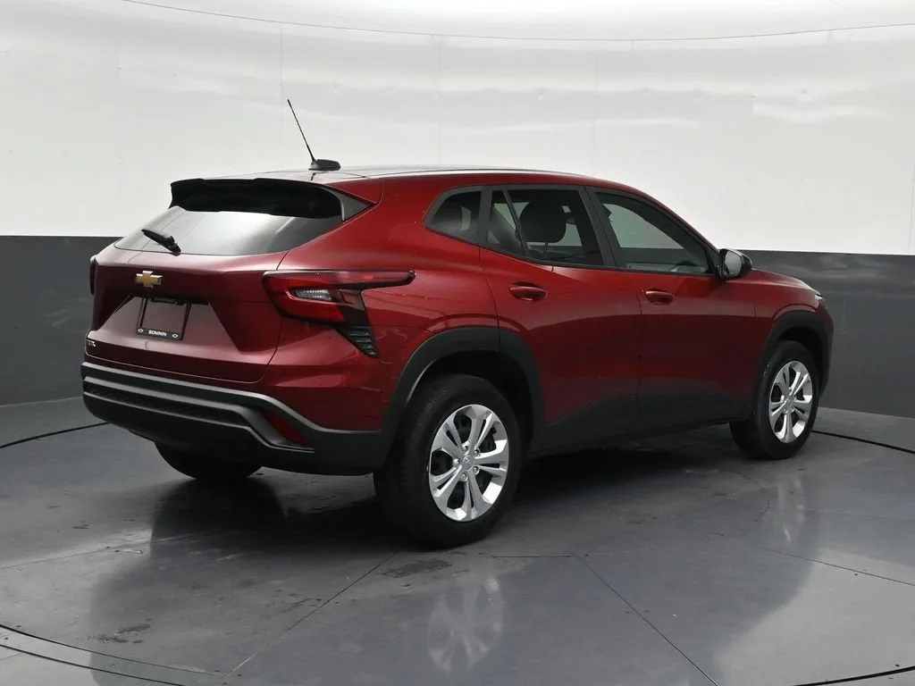2024 Chevrolet Trax LS photo 5