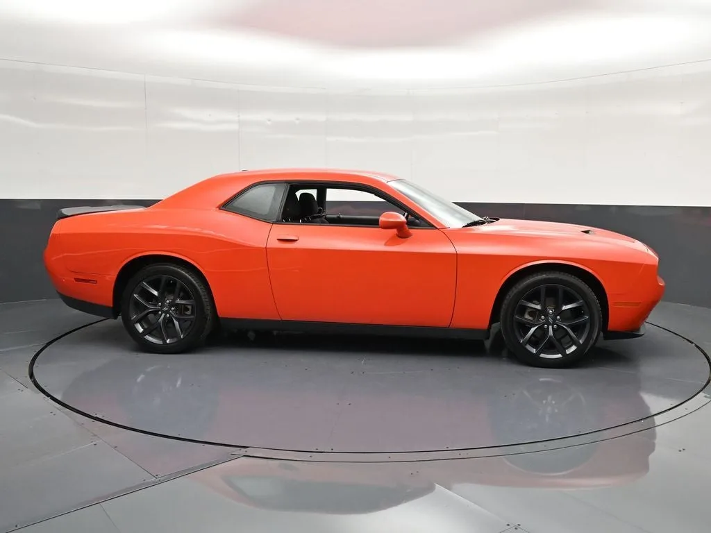 2021 Dodge Challenger SXT photo 4