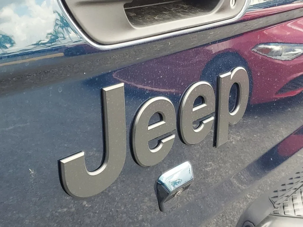 2025 Jeep Gladiator Nighthawk photo 6